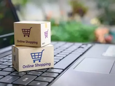 A Versatile Shopping Experience Across Platforms: How Product Variety and Pricing Differ