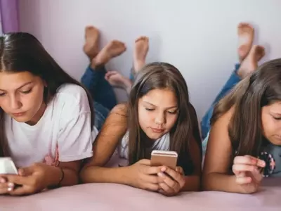 Texas' New Approach to Youth Online Safety: A Shift Towards Digital Literacy