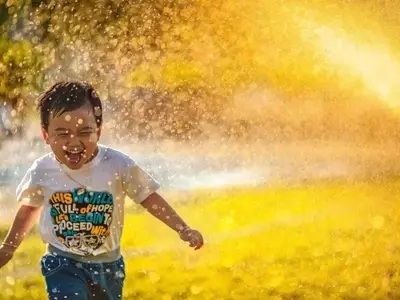 The Pressure of Being a "Summer Mom" in the Age of Social Media