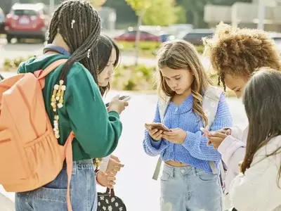 Florida's New Cellphone Ban in Schools Sparks Mixed Reactions
