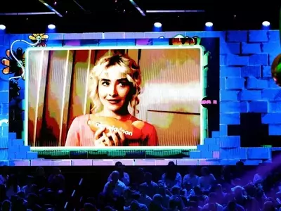 Sabrina Carpenter Shines at the 2025 Kids' Choice Awards