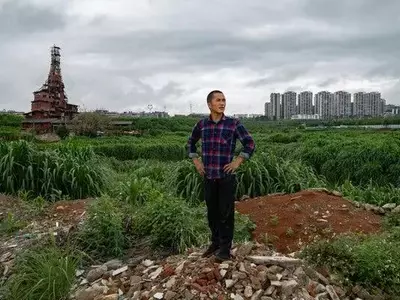 The Unwavering Builder: A Towering Feat of Persistence in Rural China