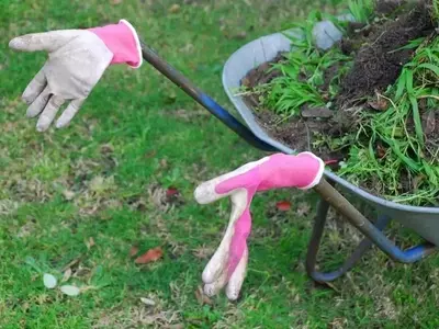 La Importancia Fundamental de Elegir el Guante Adecuado para la Jardinería
