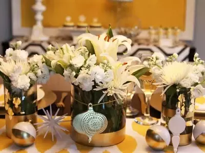 Flores Blancas para una Navidad Serena y Sofisticada