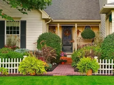 Transforma la Entrada de tu Hogar: Guía Esencial con Plantas