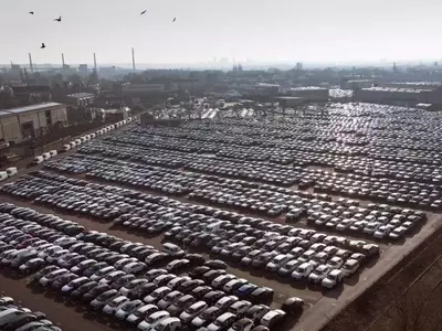Automakers Navigate Tariff Headwinds: Impact on Industry and Consumers