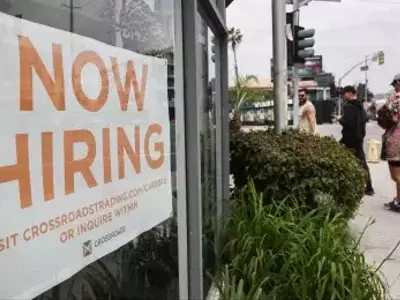 US Job Market Weakens Amidst Tariff Impacts