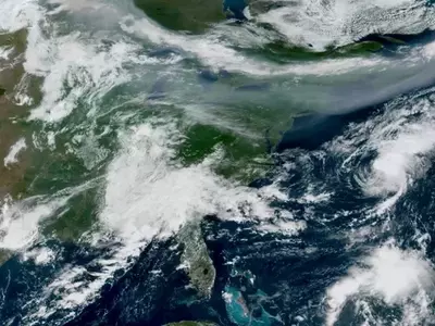 Smoke from Canadian Wildfires blankets North America, triggering widespread air quality alerts