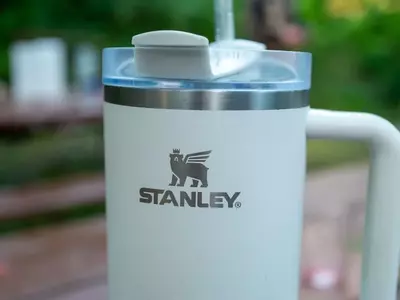 School Districts Transition to Clear Water Bottles: A New Trend for Student Hydration
