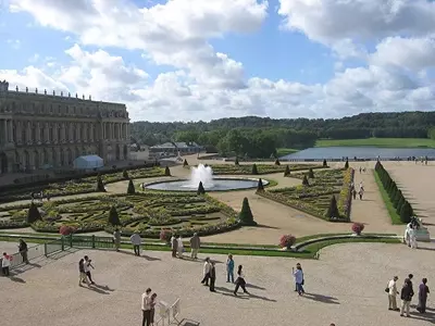El Arte de los Parterres: Historia, Diseño y Cuidado en la Jardinería