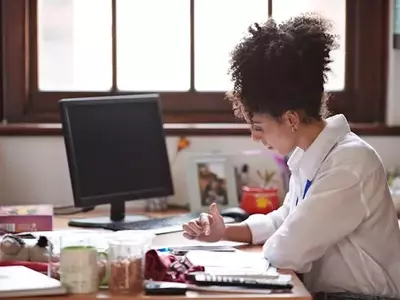 Teachers' Social Media Dilemmas: Navigating Free Speech and Professional Responsibilities