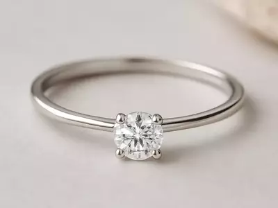 Minimalist Diamond Rings: Subtle Elegance for Modern Style