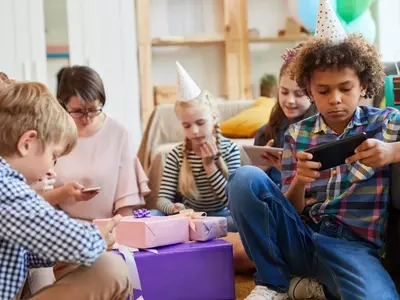 Reimagining Teen Gatherings: The Allure of Phone-Free Nostalgia Parties