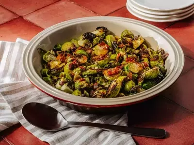 Crispy Brussels Sprouts with Sweet Chili Sauce (Nam Chim Gai)