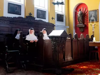 Elderly Nuns Stage Daring Return to Beloved Convent, Sparking Debate and Gaining Global Support