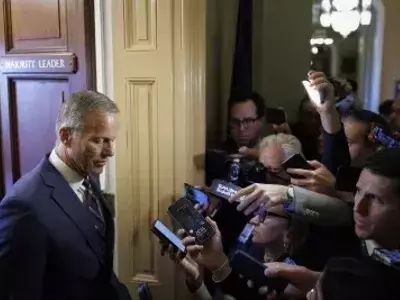 Senate Advances Bill to End Prolonged Government Shutdown