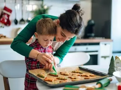 Reclaiming the Holiday Spirit: Disconnecting from Social Media for Authentic Celebration