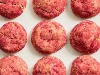 Tangy Raspberry-Lemon Crinkle Cookies: A Refreshing Twist on a Classic