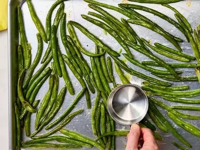Delectable Smashed Green Beans with Parmesan and Balsamic Glaze