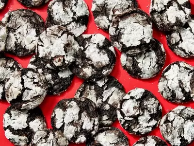 Effortless Chocolate Crinkle Cookies with a Brownie Mix Hack
