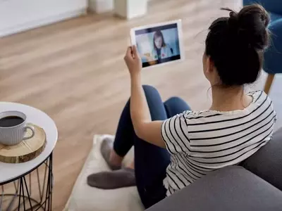 Video Call Glitches Impact Trust and Perception