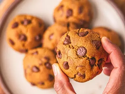 Rapid Air Fryer Chocolate Chip Cookies for Two