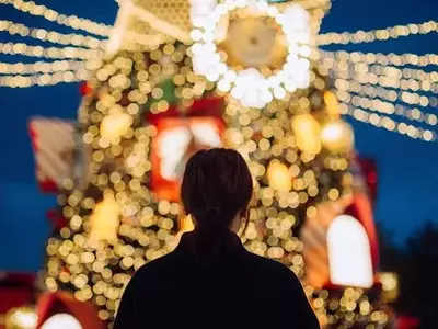 Embracing a Solitary Christmas