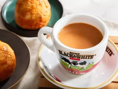 Crafting Authentic Hong Kong-Style Milk Tea at Home