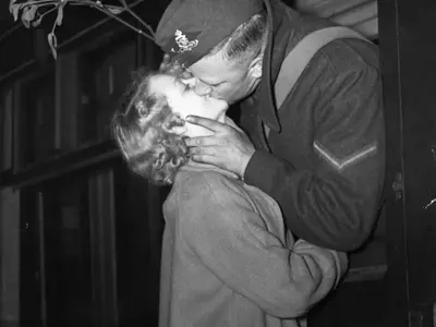 The Fascinating Journey of Mistletoe: From Ancient Origins to Modern Holiday Tradition