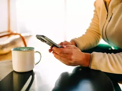 Navigating Simultaneous Relationships