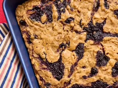 Nutrient-Rich Peanut Butter and Blueberry Oat Bars