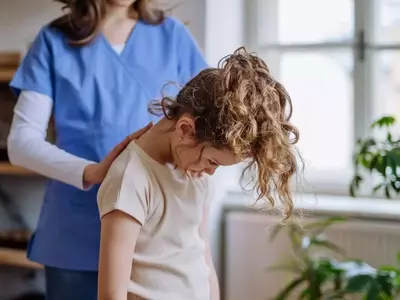 A Mother's Scoliosis Journey: From Diagnosis to Guiding Her Daughter Through the Same Challenge