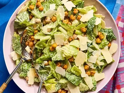 Crispy Chickpea Caesar Salad: A Healthy and Flavorful Meal