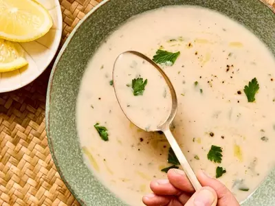 Effortless Creamy White Bean & Garlic Soup: A Culinary Delight with Just Five Ingredients