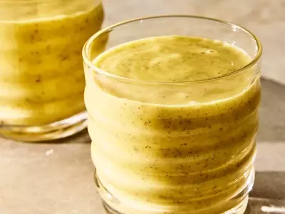 Tropical Power-Up: The Pineapple, Mango & Peach Chia Smoothie for a Vibrant Start