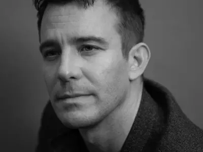 Luke Thompson's Perspective: Bridging Shakespearean Themes with 'Bridgerton' Charm