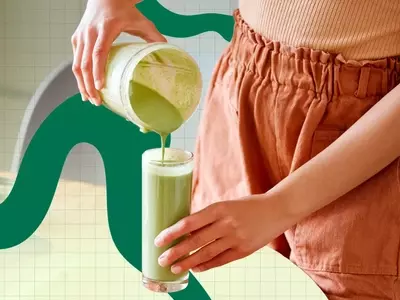 The Anti-Inflammatory High-Protein Breakfast Smoothie I Can't Stop Making