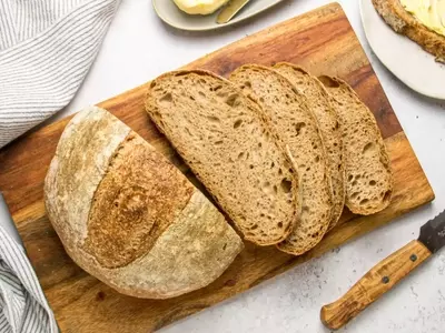 Effortless Whole Wheat Loaf: A No-Knead Dutch Oven Method