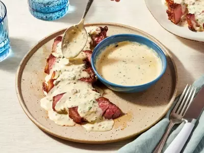 The Art of Crafting Creamy Chipotle Gorgonzola Sauce