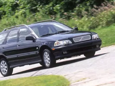 A Glimpse into the 2000 Volvo V40: A Compact European Wagon