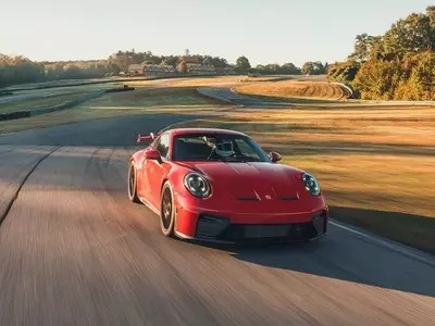 Manual Porsche 911 GT3 Shines in Track Performance