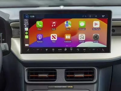 The Automotive Industry's Billion-Dollar Shift: Why Automakers Are Ditching CarPlay and Android Auto