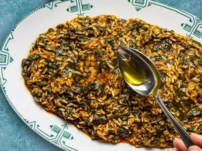 Crafting the Perfect Greek Spanakorizo: A Culinary Journey