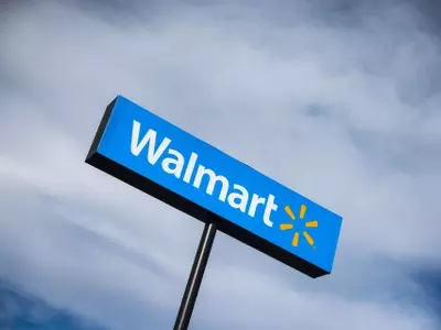 Walmart's Portable 6-Person Folding Bench: Your Go-To for Outdoor Comfort