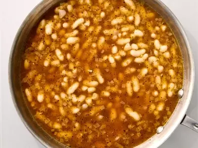 Speedy & Flavorful Cacio e Pepe White Bean Dish