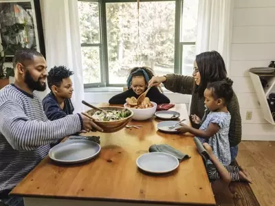 Nine Phrases to Avoid at the Dinner Table to Foster Healthy Eating Habits in Children