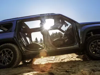Jeep's Electric Recon: A Hidden Winch in the Frunk?
