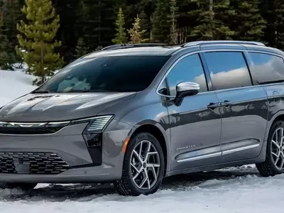 Chrysler Replaces Voyager with New Pacifica LX