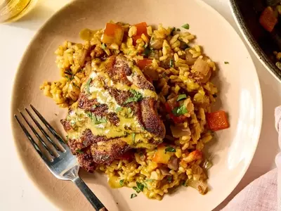 Golden Chicken & Rice Skillet: A Quick & Healthy Casserole