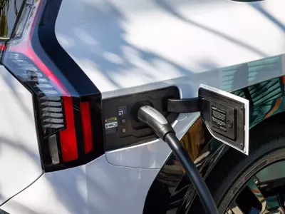 Rising Fuel Costs Drive US Consumers Towards Electric Vehicles